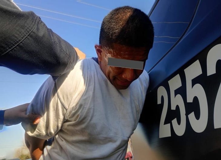 Detienen a dos personas por robo en refaccionaria de Las Fuentes