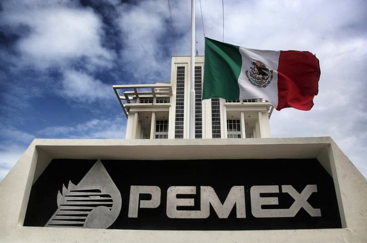 Pemex emite deuda en pesos tras seis años