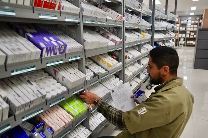 Gobierno federal analiza reducir precios de medicamentos