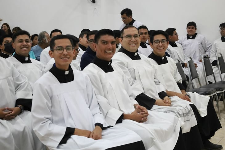 Obispo llama a orar en el mes del seminario, 60 jóvenes se preparan como sacerdotes