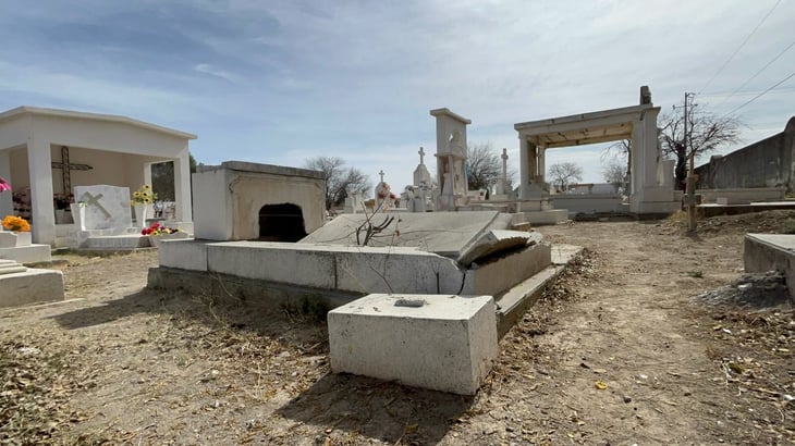 El Panteón Santiago, primer cementerio municipal de Sabinas, abrió en 1855 y marcó un hito histórico al convertirse en el principal camposanto de la región.