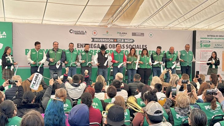 El gobernador Manolo Jiménez Salinas entregó este lunes una obra de pavimentación en Sabinas, con inversión de 5 millones de pesos, para mejorar la movilidad