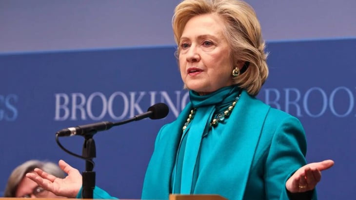 Audiencia de Clinton sobre Epstein genera pausa por foto filtrada
