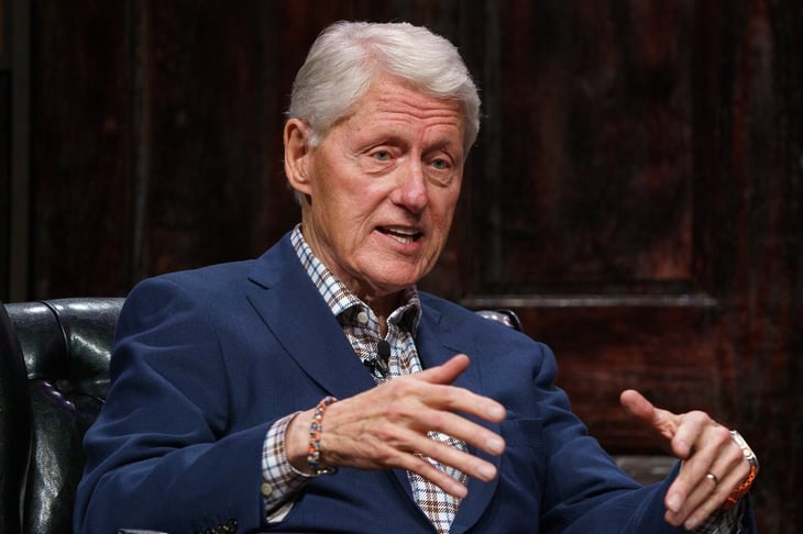 Expresidente Clinton afirma desconocer crímenes de Epstein