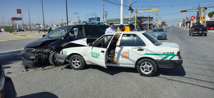 Ignora señal de alto y provoca fuerte choque en la colonia Guadalupe