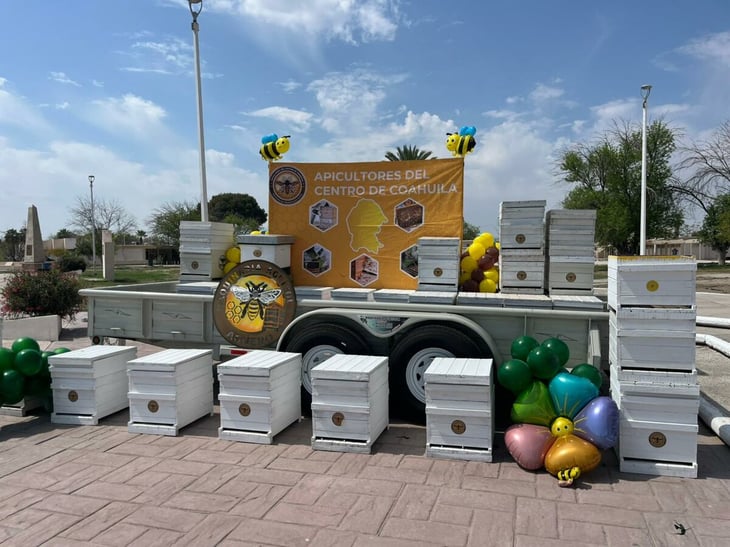 Monclova respalda a apicultores de la Región Centro Desierto con entrega de apoyos productivos