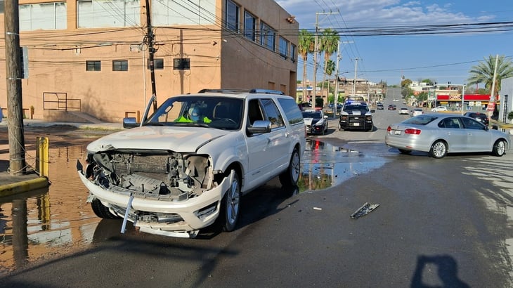Tres menores resultan con golpes leves tras choque entre camionetas en la colonia Guadalupe
