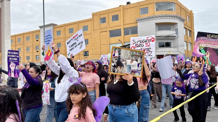 La manifestación pacífica por el Día Internacional de la Mujer reunió testimonios, pancartas y exigencias de justicia.  Este domingo 8 de marzo se llevó a cabo