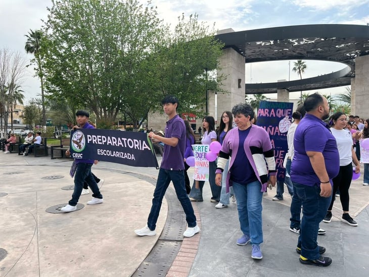 Estudiantes del CEUC realizan marcha pacífica en Monclova por el Día Internacional de la Mujer