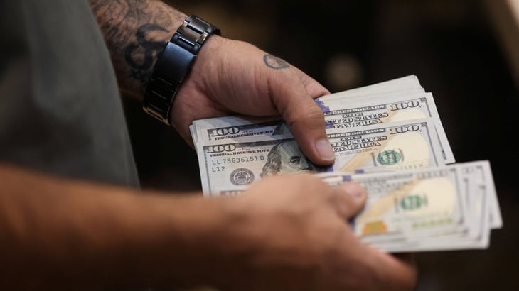Tipo de cambio abre estable pese a tensión global y petróleo al alza