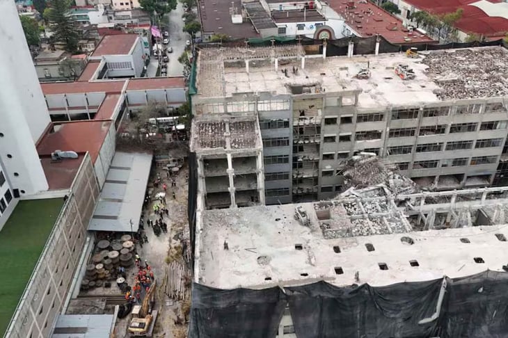 Colapsa edificio en demolición en San Antonio Abad; muere uno