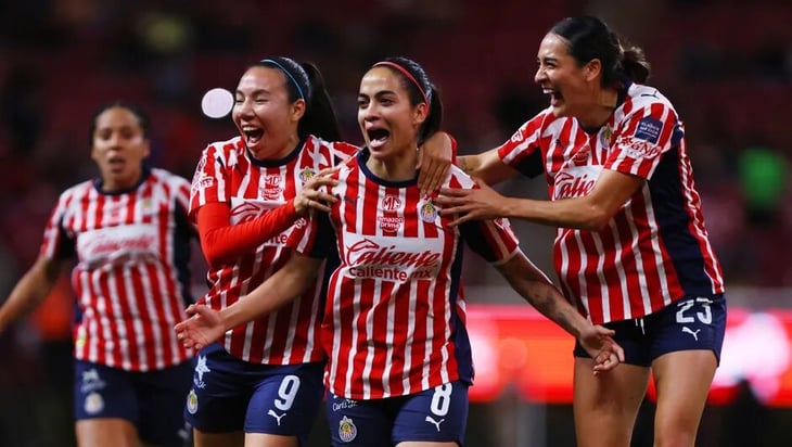 foto Chivas remonta 3-2 al América en un vibrante Clásico Nacional Femenil