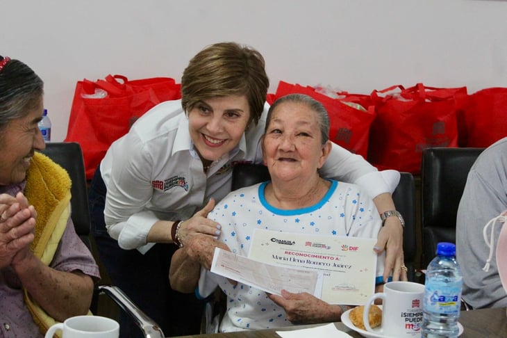DIF Torreón reconoce la dedicación de adultos mayores del programa 'Empacadores Voluntarios'