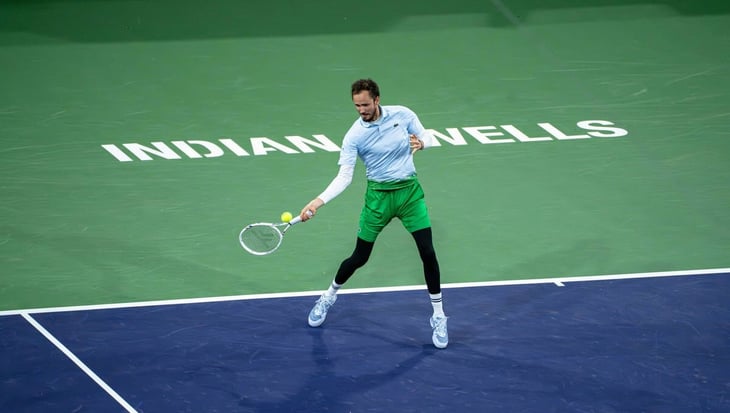 Medvedev vence a Alcaraz en semifinales de Indian Wells y vuelve al Top 10
