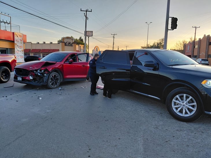 Accidente entre dos camionetas provoca movilización vial en Piedras Negras