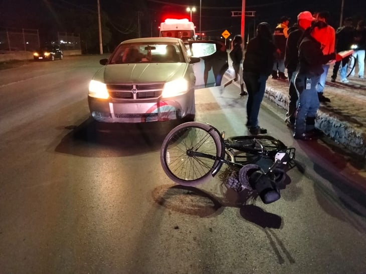 Ciclista resulta con golpes leves tras choque en cruce de Piedras Negras