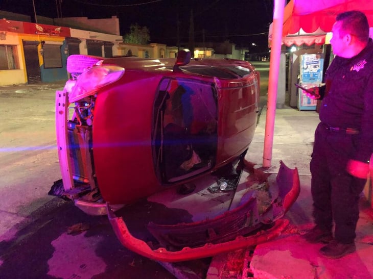 Chofer de InDrive vuelca su vehículo en la colonia Asturias; conducía presuntamente ebrio