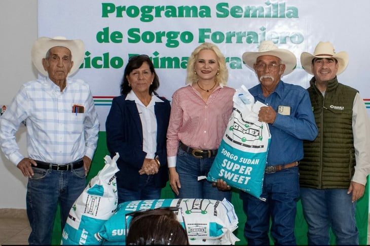 El Gobierno de Múzquiz entregó 21 toneladas de semilla de sorgo a productores locales, reforzando la productividad agrícola y el desarrollo rural en la región.