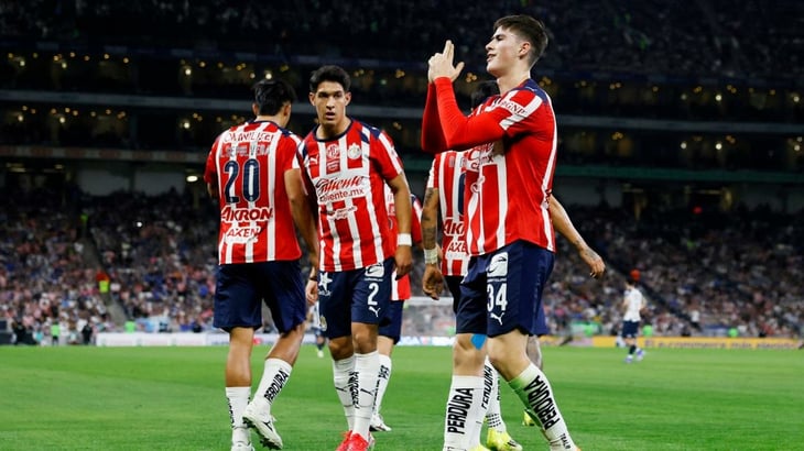Chivas sufre pero vence a Rayados en un partido con penal fallado en el último minuto
