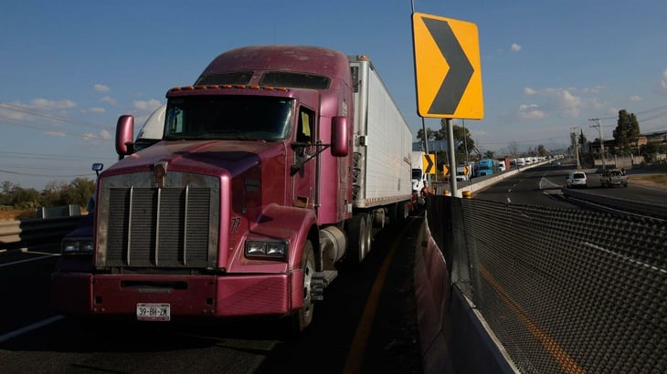 Gobierno impulsa renovación del autotransporte de carga en México