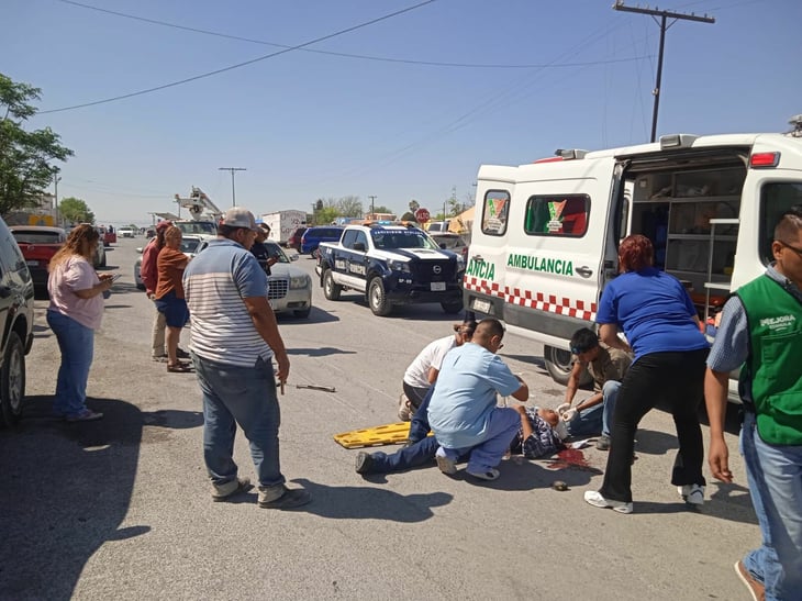 Adulto mayor es atropellado en el centro de Castaños; termina hospitalizado