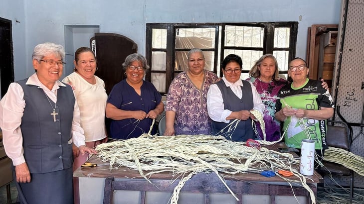 Tejen fe y tradición para el Domingo de Ramos