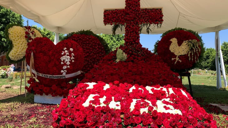 Ofrendas y visitas: así luce la tumba de 'El Mencho' en Jalisco
