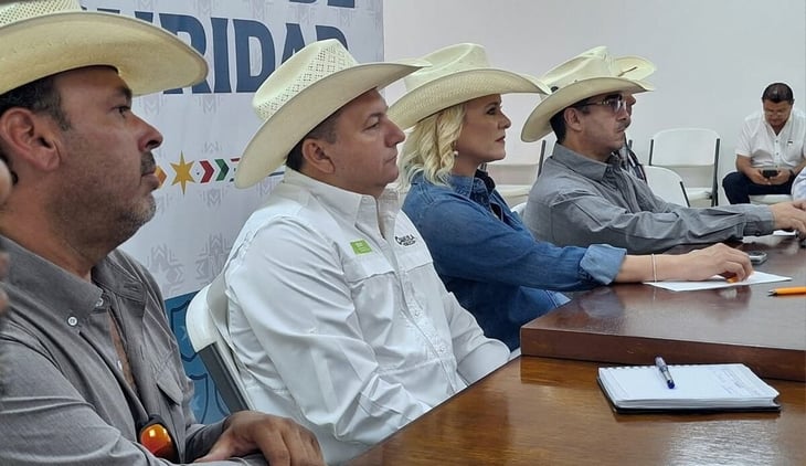 Autoridades estatales y municipales se reunieron con ejidatarios para reforzar apoyos agrícolas, entregar insumos y fortalecer seguridad del ganado en Múzquiz