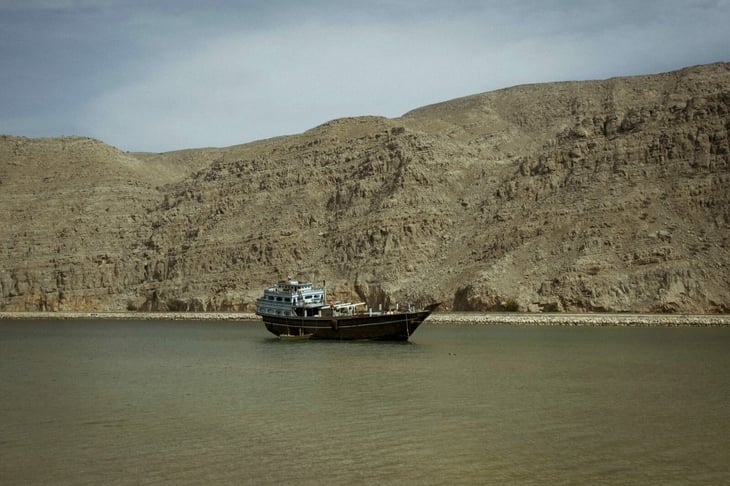 Irán abre paso en el estrecho de Ormuz a embarcaciones con productos básicos