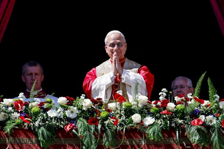 En misa de Pascua, papa León XIV llama a 'deponer las armas' y elegir la paz