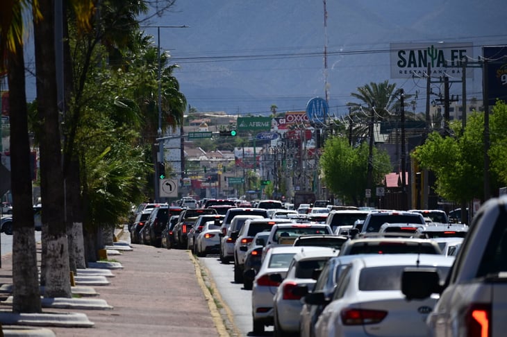 En una misma avenida de la ciudad, el ritmo cotidiano cambia de acuerdo con las condiciones climáticas. A través de una fotogalería comparativa, se documenta