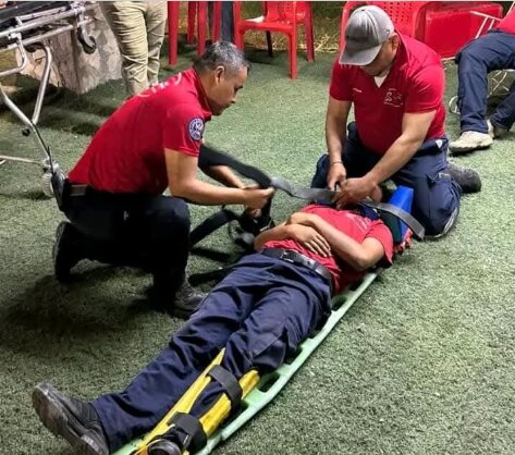     Un riesgo latente en temporada de calor.  En una ciudad donde el calor empuja a cientos de familias a buscar alivio en albercas, quintas y ríos, el riesgo