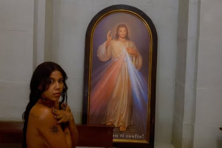 Tokischa desata indignación en iglesia y responde con polémica frase
