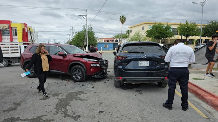 Cuatro lesionados en choque múltiple en Madero y Bogotá de Monclova