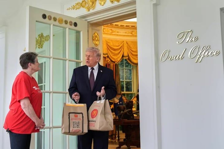 Donald Trump pide McDonald's en la Casa Blanca y entrega propina de 100 dólares