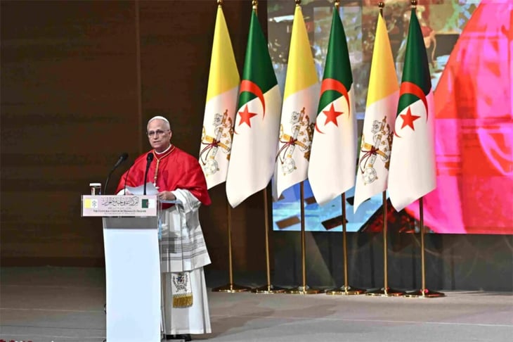 El papa clama en Argelia contra el neocolonialismo