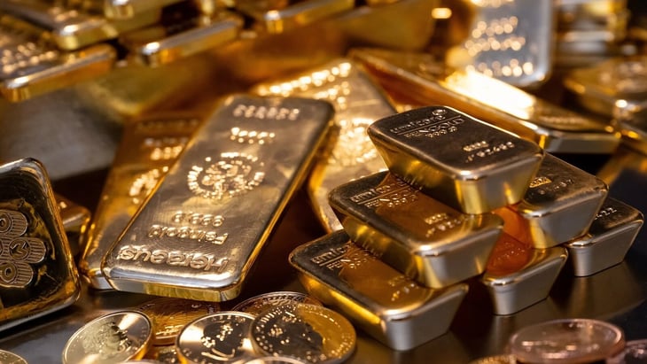 Precio del oro cae por tensión en el estrecho de Ormuz