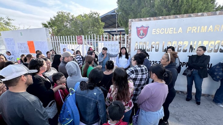 Padres cierran primaria López Mateos por falta de luz y agua