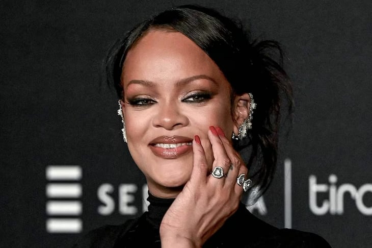 Rihanna protagonizó un momento inesperado en India al romper el protocolo durante un evento de Fenty Beauty, generando una reacción espontánea entre fotógrafos