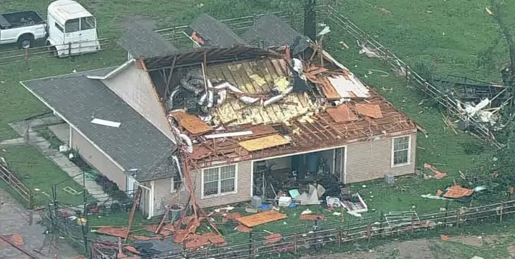 Tornado en norte de Texas deja dos muertos y daños
