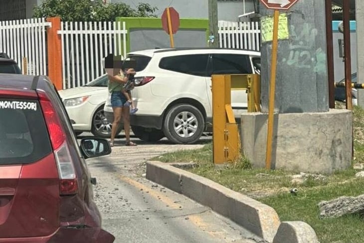 Niño cae de vehículo en movimiento en cruce de Av. Lázaro Cárdenas y Acapulco