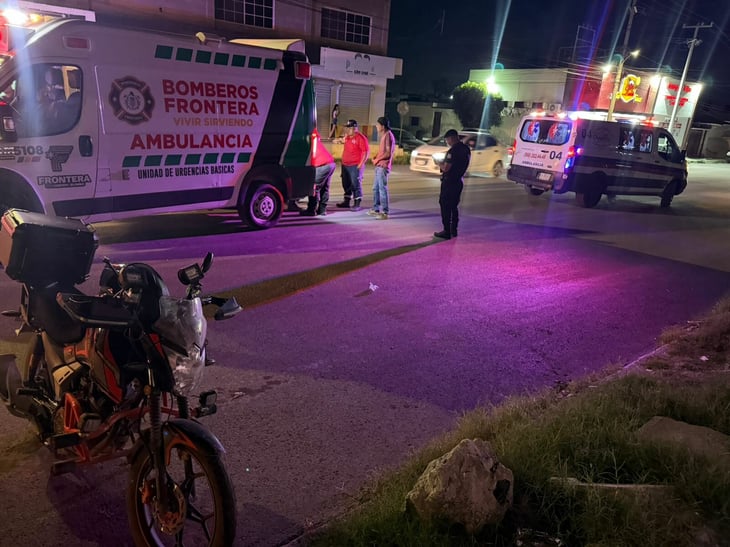 Motociclista arrolla a mujer y la manda al hospital en Frontera