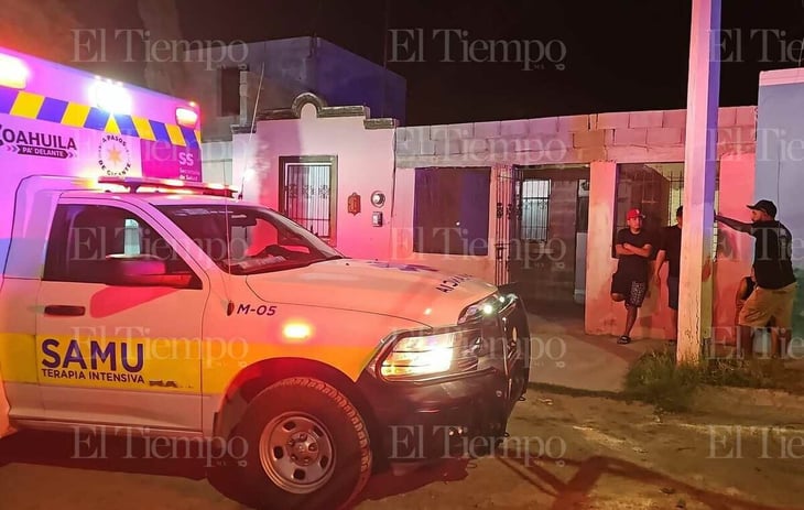Nace bebé en baño de vivienda; policías y paramédicos auxilian a joven madre en Colinas de Santiago