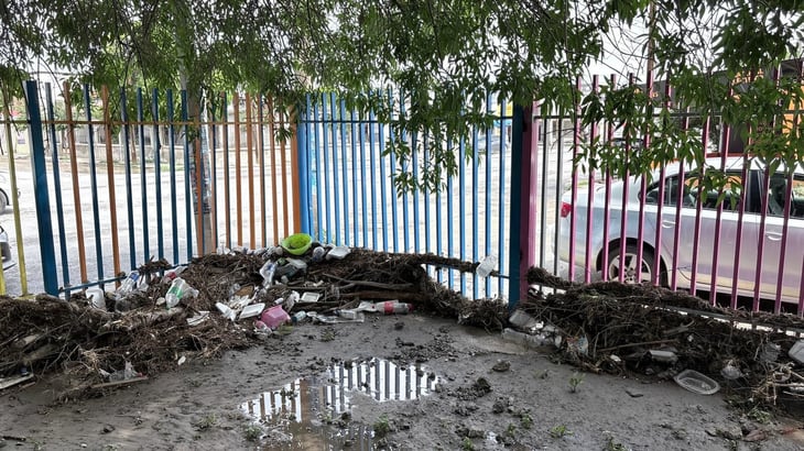 Tormenta dejó bajo el agua dirección escolar y suspendió clases por riesgos eléctricos en plantel educativo.  La tormenta registrada la noche del miércoles