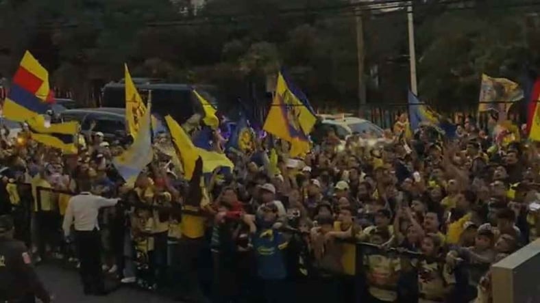 América: Aficionados recuerdan a Rotondi en llegada a Monterrey