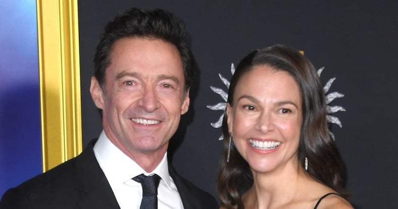 Hugh Jackman debuta en alfombra roja con Sutton Foster