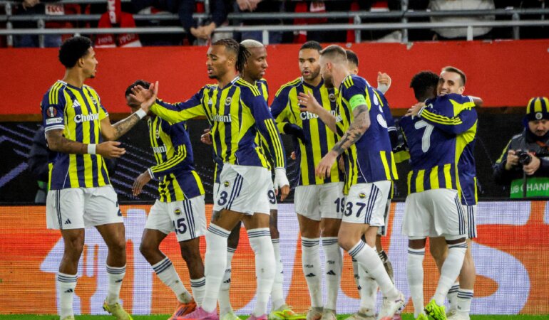 Fenerbahçe vence 4-0 al Brann; Edson Álvarez en la banca