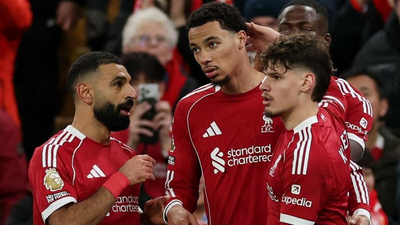 Liverpool vence 2-0 al Brighton con regreso y récord de Salah
