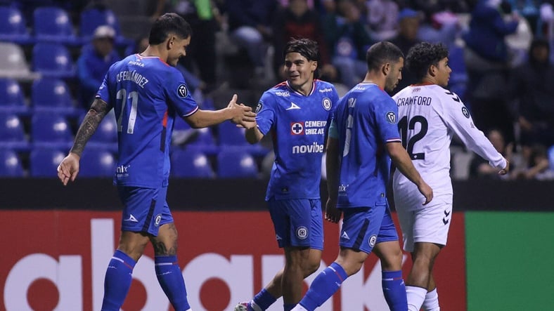 Cruz Azul aplasta 5-0 a Vancouver y sella su pase a octavos en Concachampions
