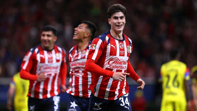 Chivas se adueña del Clásico y firma seis triunfos al hilo